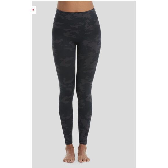 SPANX Pants - SPANX 'Look at Me Now' Seamless Leggings Multi Color Camo Size Medium Classic